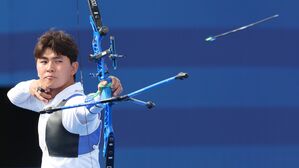 [올림픽] "바람 불어도 괜찮아요"&hellip; 김제덕, 8강행 마지막 티켓 차지 (양궁 남자 개인 16강)
