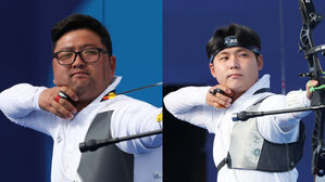 한국 양궁, 남자 개인전 은메달 확보&hellip;김우진-이우석 4강 맞대결