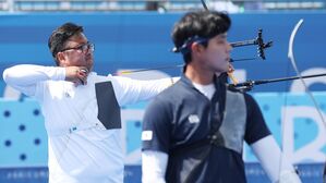 [올림픽] "누가 이겨도 우리나라 은메달"&hellip;김우진 결승행&middot;이우석 동메달 결정전 진출 (양궁 남자 개인 준결승)