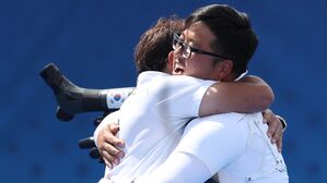 [올림픽] "남자 최초 3관왕" 역사적 순간&hellip; 금메달 조준 성공한 김우진! (양궁 남자 개인 결승전)