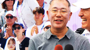 [영상] 기분 좋은 정의선 회장 "금메달 수 목표로 한 건 아닌데"&hellip;'이렇게까지 했어?' 올림픽 준비 썰 풀자 입이 '쩍'