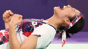 '셔틀콕 여왕' 안세영의 금빛 스매시&hellip;28년 만에 단식 우승