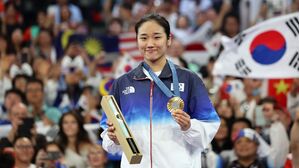 [올림픽] '안세영의 시대' 열렸다&hellip;셔틀콕 여제의 파리 대관식 (시상식)