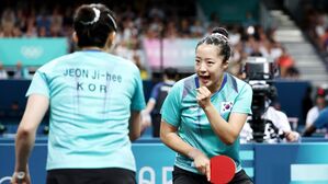 [올림픽] "연속 7득점!" 띠동갑 듀오 신유빈-전지희&hellip;1경기 승리 (탁구 여자 단체 8강)