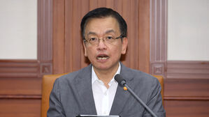 최상목 "정부&middot;지자체, 티메프 피해 업체에 1조 2천억 유동성"