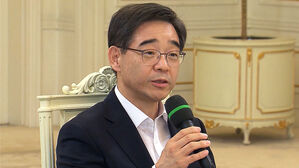 검찰, '50억 클럽 의혹' 권순일&middot;홍선근 불구속 기소