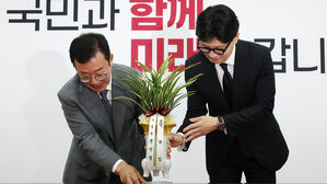 윤 대통령, 신임 국민의힘 당직자들에 축하 난