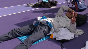 [올림픽] 고개 끄덕이며 여유롭게 브이&hellip;잠자는 공주 잇는 스웨그 왕자 (높이뛰기 남자 예선)