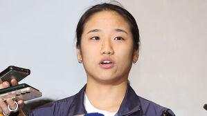 안세영 "다른 선수들에게 죄송&hellip;대회 끝난 뒤 입장 낼 것"