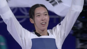 [올림픽] 김유진, 순식간에 압도해 '금메달'&hellip;이틀 연속 금메달, 종주국 위상 제대로! (태권도 여자 -57kg 결승)