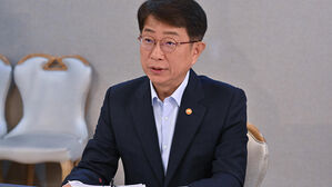 국토장관 "1주택자가 비(非) 아파트 추가 구입할 환경 만들겠다"