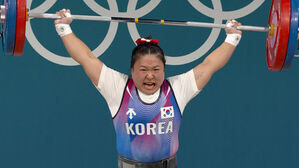 [올림픽] "노 리프트" 메달 놓친 김수현&hellip;관중석에선 뜨거운 격려 (역도 여자 81kg)