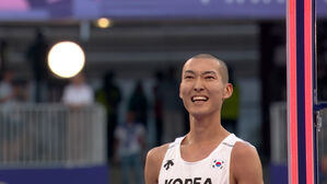 [올림픽] 2.31m에 막혀 7위로 마무리&hellip;우상혁, 마지막까지 '스마일' (육상 남자 높이뛰기 결승)