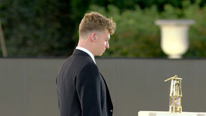 [올림픽] 튈르리 정원부터 스타디움까지&hellip;성화 든 '수영 영웅' (파리 2024 폐회식)