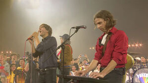 [올림픽] 선수들 모여 '찰칵'&hellip;'대표 밴드' 피닉스의 무대 (파리 2024 폐회식)