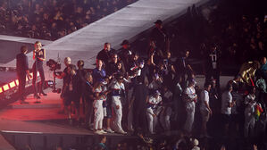 폐회식도 엉성한 진행&hellip;선수들 무대 난입에 "내려가달라"