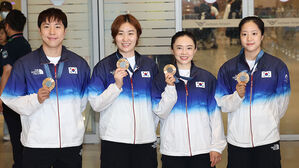 '동메달 2개' 신유빈 금의환향&hellip;"다음엔 더 멋진 메달 색깔"