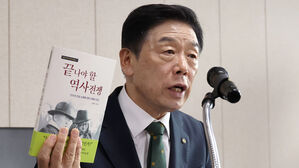 "만주국 축하곡 만들면 민족반역자인가"&hellip;논란의 독립기념관장