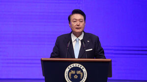 윤 대통령 경축사 상반 평가&hellip;여 "새로운 비전" 야 "극우세력 규합용"