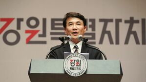 15일 강원대 백령아트센터에서 열린 제79주년 광복절 경축 행사에서 김진태 강원지사가 경축사를 하고 있다. (사진=강원도 제공)