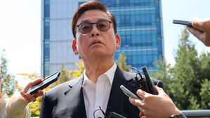 검찰 '돈 봉투 수수 의혹' 정우택 전 국회부의장 불구속 기소