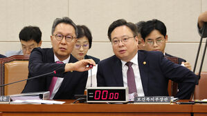 복지장관 "기초&middot;퇴직연금 포함한 연금 구조개혁 9월 초 제시"