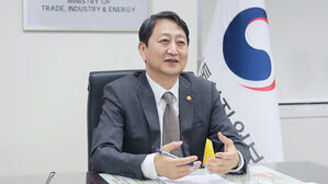정부, 소부장 기업에 '슈퍼 을' 패키지 지원&hellip;"한국판 ASML 육성"