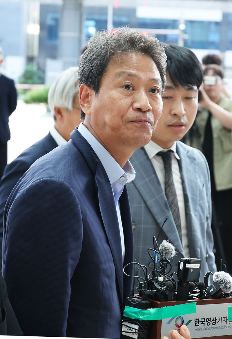 전주지검 청사에 들어가고 있는 임종석 전 청와대 비서실장 (사진=연합뉴스)