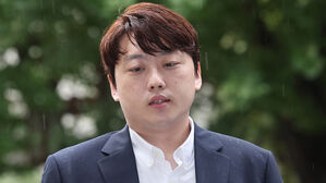 박단 대전협회장 경찰 출석…"전공의 사직은 개인 선택"