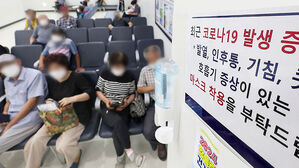 코로나19 재유행…"이달 말 환자 수 35만 명 예상"