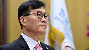 한은 총재 "정부 부동산 공급정책 현실적&hellip;'영끌족' 유의해야"
