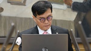 한은 총재 "한은이 부동산 가격에 관심 두지 않을 수 없는 상황"