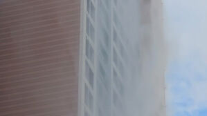 부산 아파트 외벽에 폭포수처럼 물 쏟아져&hellip;소방설비 고장 추정