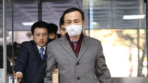 '백현동 수사 무마 금품 수수' 임정혁 전 고검장 1심 집유