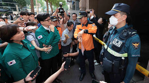 부천 화재 현장 찾은 한동훈 "노후건물 화재 안전 살피겠다"