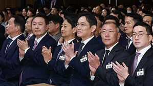 윤 대통령 다음 달 체코 방문에 삼성&middot;SK&middot;LG 총수 '경제사절단' 동행