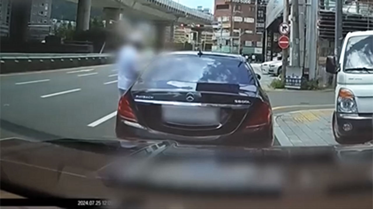 부산 해운대구 한 도로, 보복운전에 차 가로막고 욕설한 차량 운전자