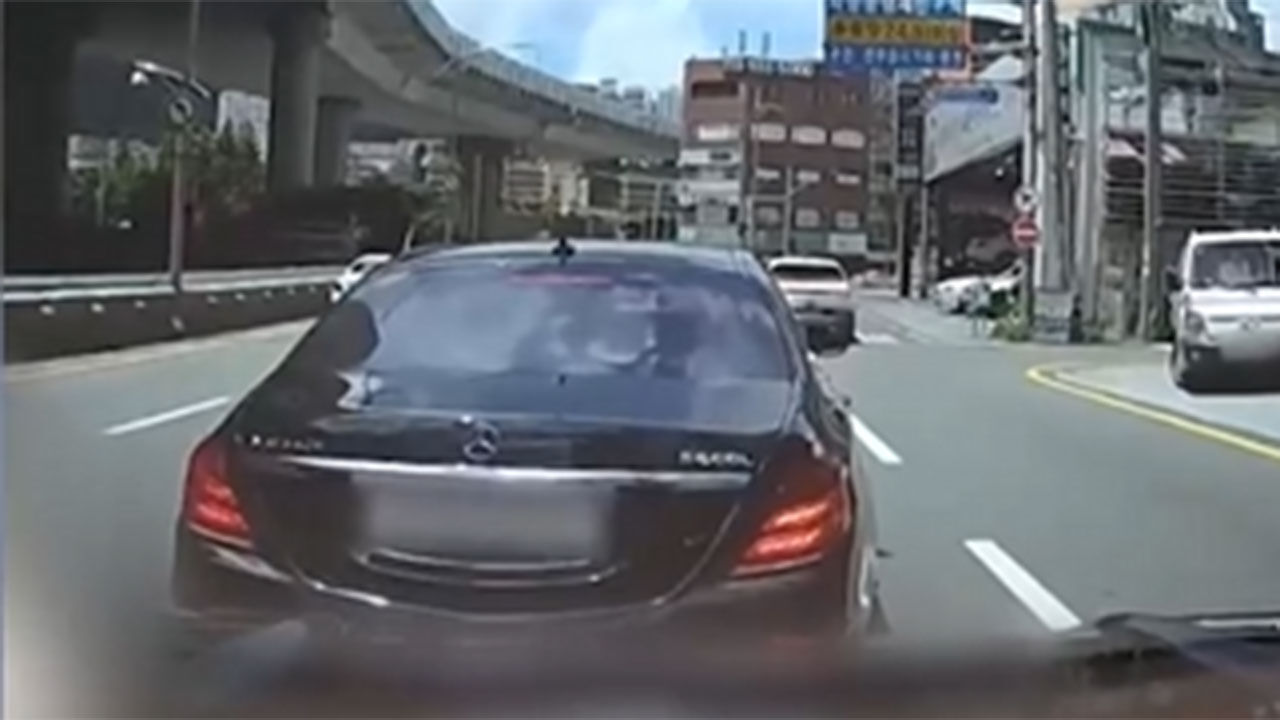 부산 해운대구 한 도로, 보복운전에 차 가로막고 욕설한 차량 운전자