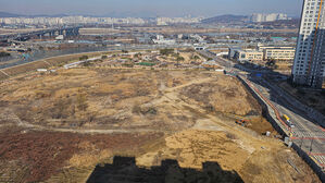공공주택 '역대 최대' 25만 가구 공급&hellip;SOC 예산은 1조 줄어