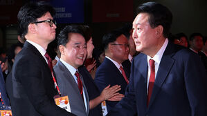 윤 대통령 &middot; 여당 지도부 만찬, 추석 이후로 연기
