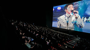특별관에 몰린 팬들&hellip;임영웅 콘서트 영화 개봉일 매출액 1위