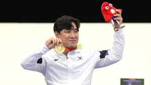 조정두, 사격 10m 공기권총서 '팀 코리아' 첫 금메달