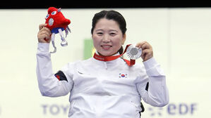 윤 대통령 "패럴림픽 선수에 뜨거운 박수&hellip;국민과 함께 응원할 것"