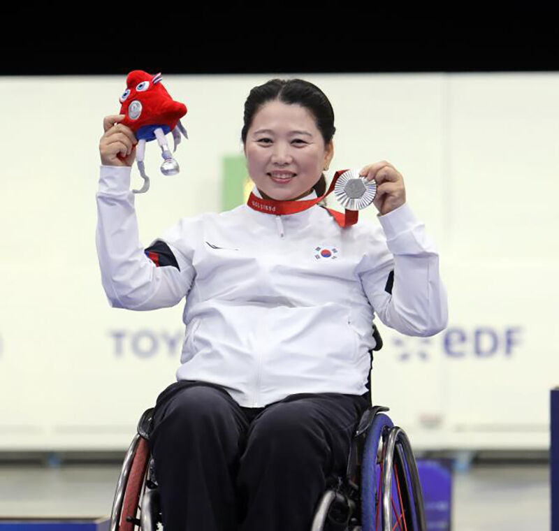 30일(한국시간) 2024 파리 패럴림픽 사격 R2 여자 10ｍ 공기소총 입사(스포츠등급 SH1)에서 은메달을 획득한 장애인 여자 사격 간판 이윤리 (사진=연합뉴스)