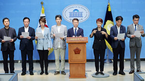 민주 "문 전 대통령 딸 압수수색은 정치보복이자 야당 탄압"