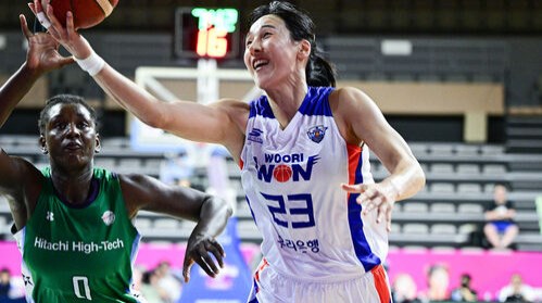 골밑슛을 노리는 우리은행 김단비 (사진=WKBL 제공)