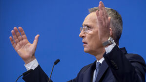 나토 수장 "중, 러 지원 중단해야&hellip;전쟁 결정적 조력"