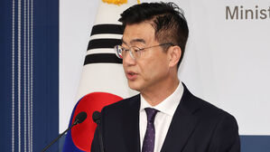 외교부 "남중국해 필리핀 선박&middot;선원 안전 위협 우려"