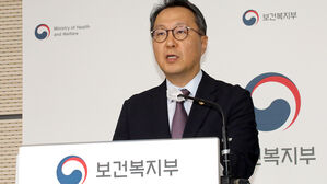 안철수 "정부가 응급실 현실 호도해"…복지차관 "무슨 근거냐"