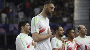 신장 246㎝의 좌식배구 선수&hellip;앉아서도 193㎝ '스파이크'